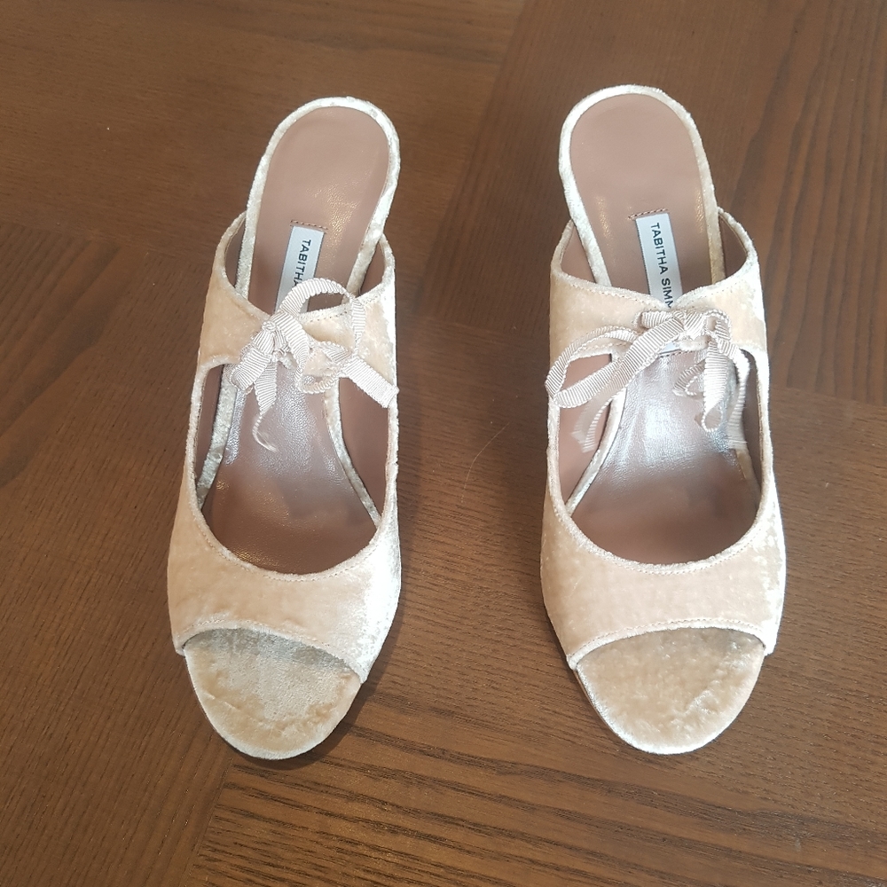 Beautiful velvet shoes